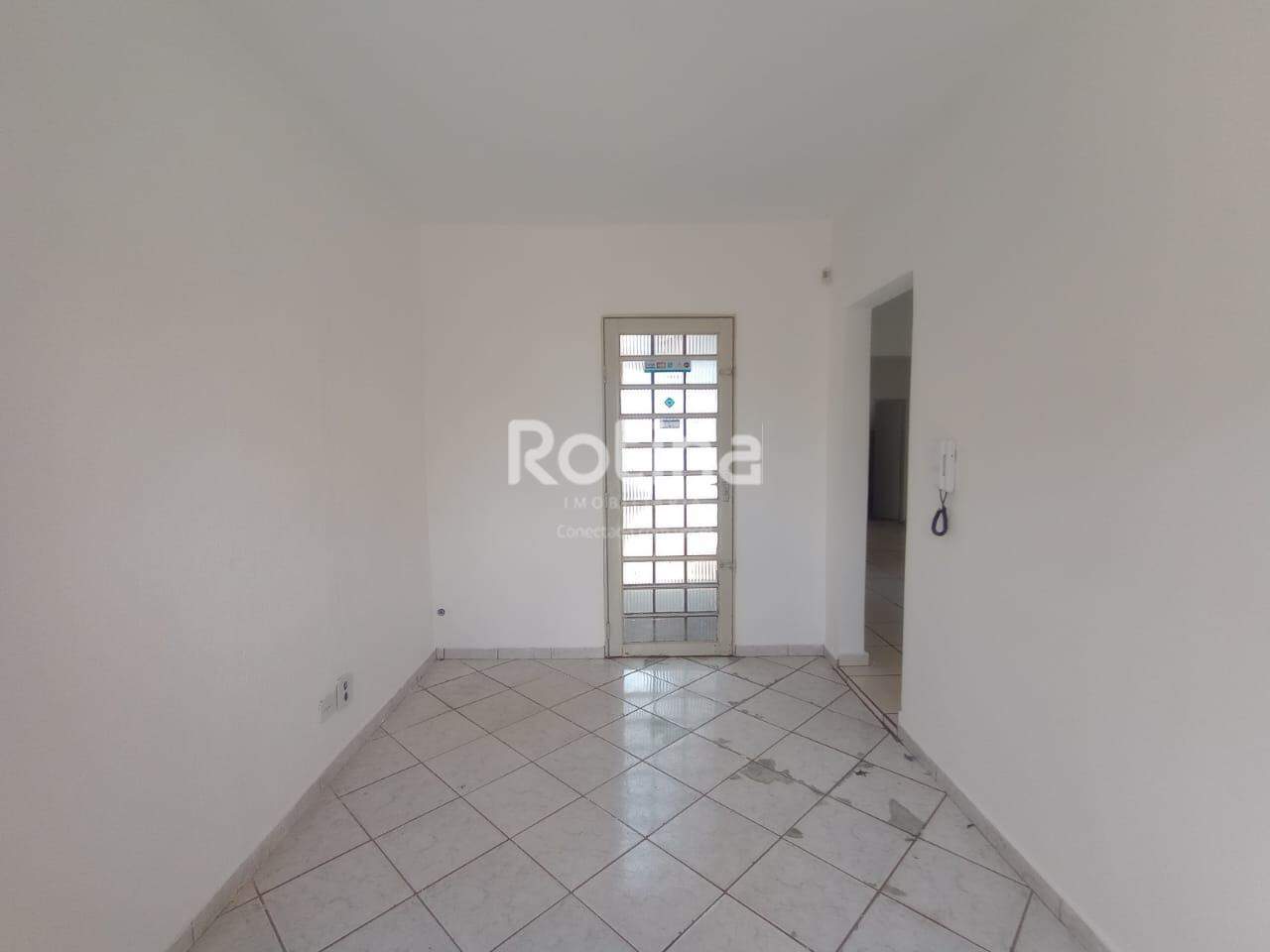 Casa para alugar, 4 quartos em Uberlândia no bairro Martins no valor de R$ 3.600,00 - Rotina Imobiliária: 