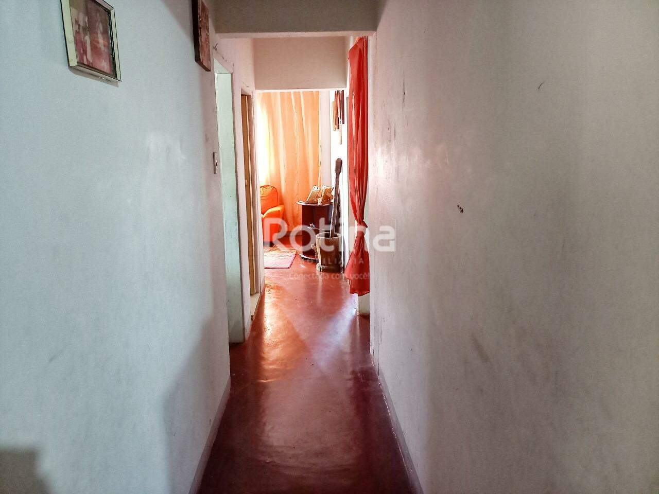 Casa à venda, 4 quartos em Uberlândia no bairro Tabajaras no valor de R$ 300.000,00 - Rotina Imobiliária: 