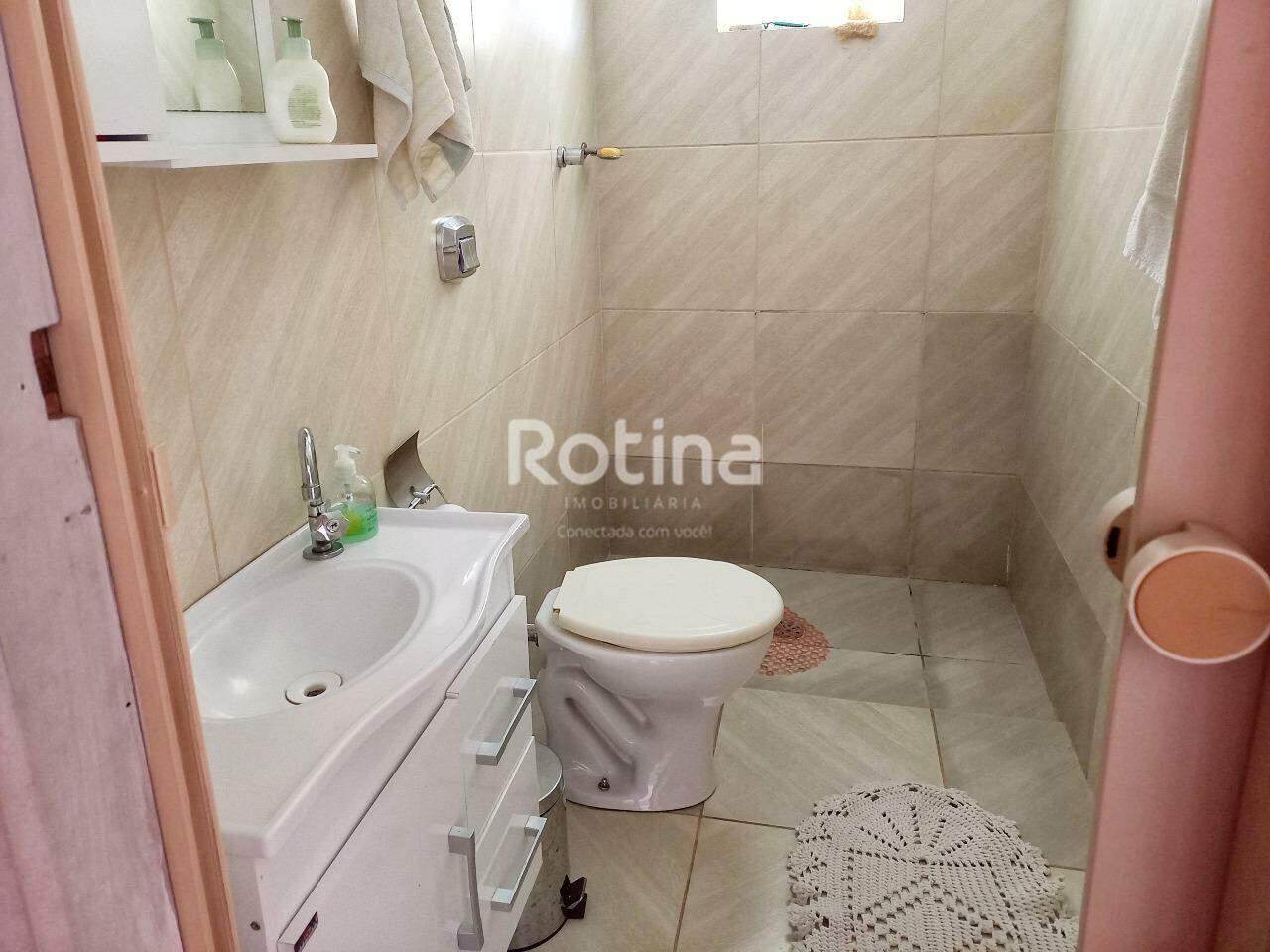 Casa à venda, 4 quartos em Uberlândia no bairro Tabajaras no valor de R$ 300.000,00 - Rotina Imobiliária: 