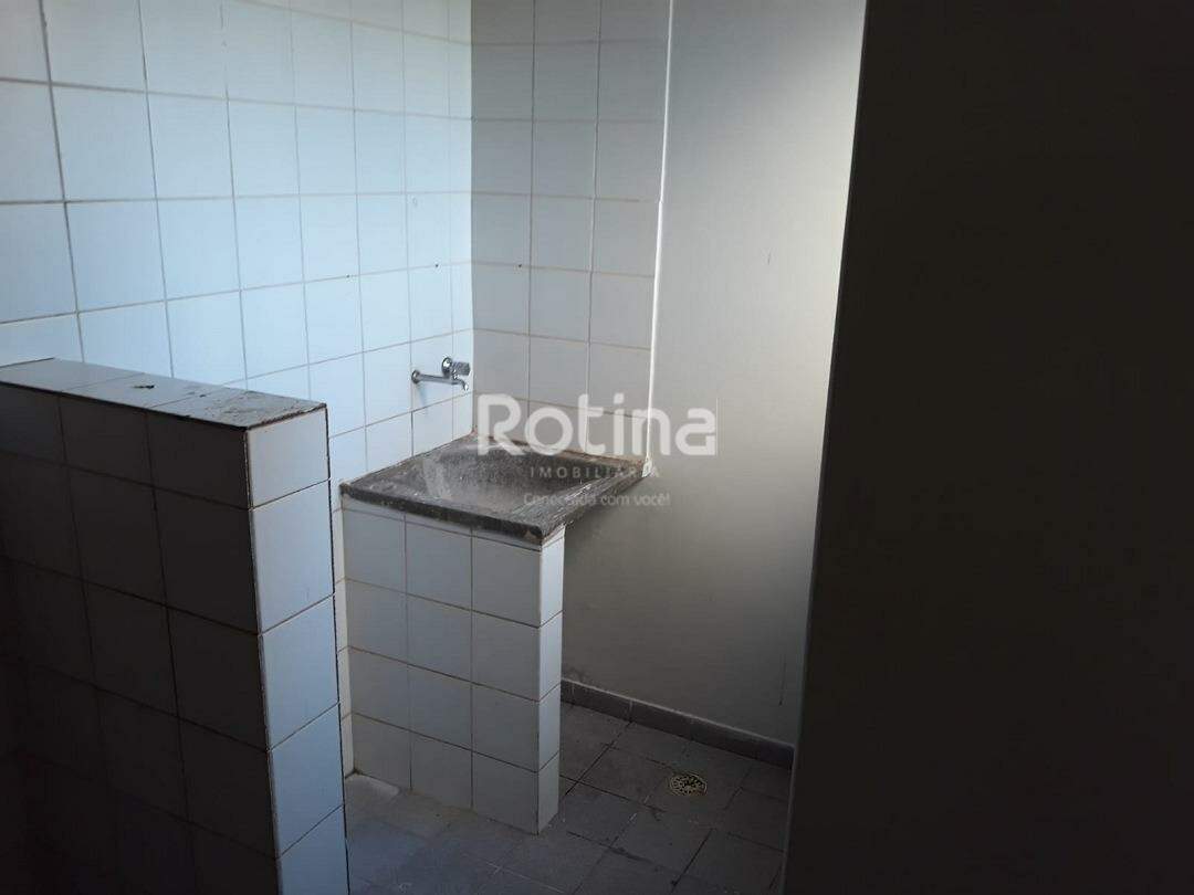 Apartamento para alugar, 2 quartos em Uberlândia no bairro Presidente Roosevelt no valor de R$ 1.100,00 - Rotina Imobiliária: 