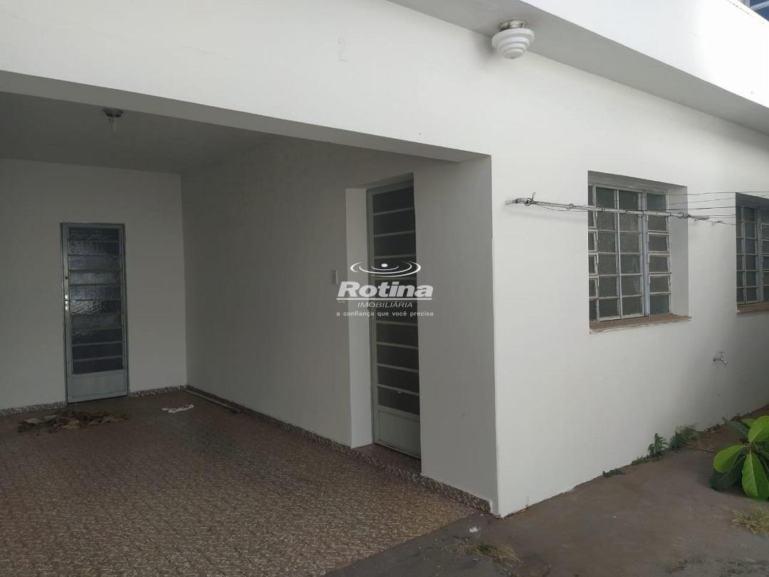 Casa para alugar, 3 quartos em Uberlândia no bairro Nossa Senhora Aparecida no valor de R$ 1.500,00 - Rotina Imobiliária: 