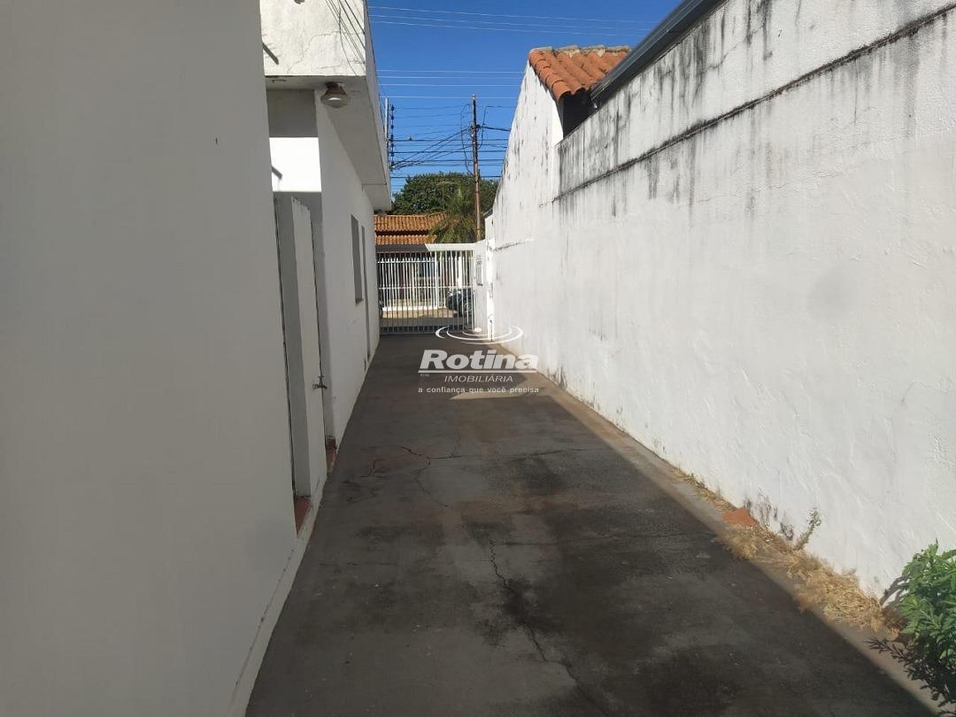 Casa para alugar, 3 quartos em Uberlândia no bairro Nossa Senhora Aparecida no valor de R$ 1.500,00 - Rotina Imobiliária: 