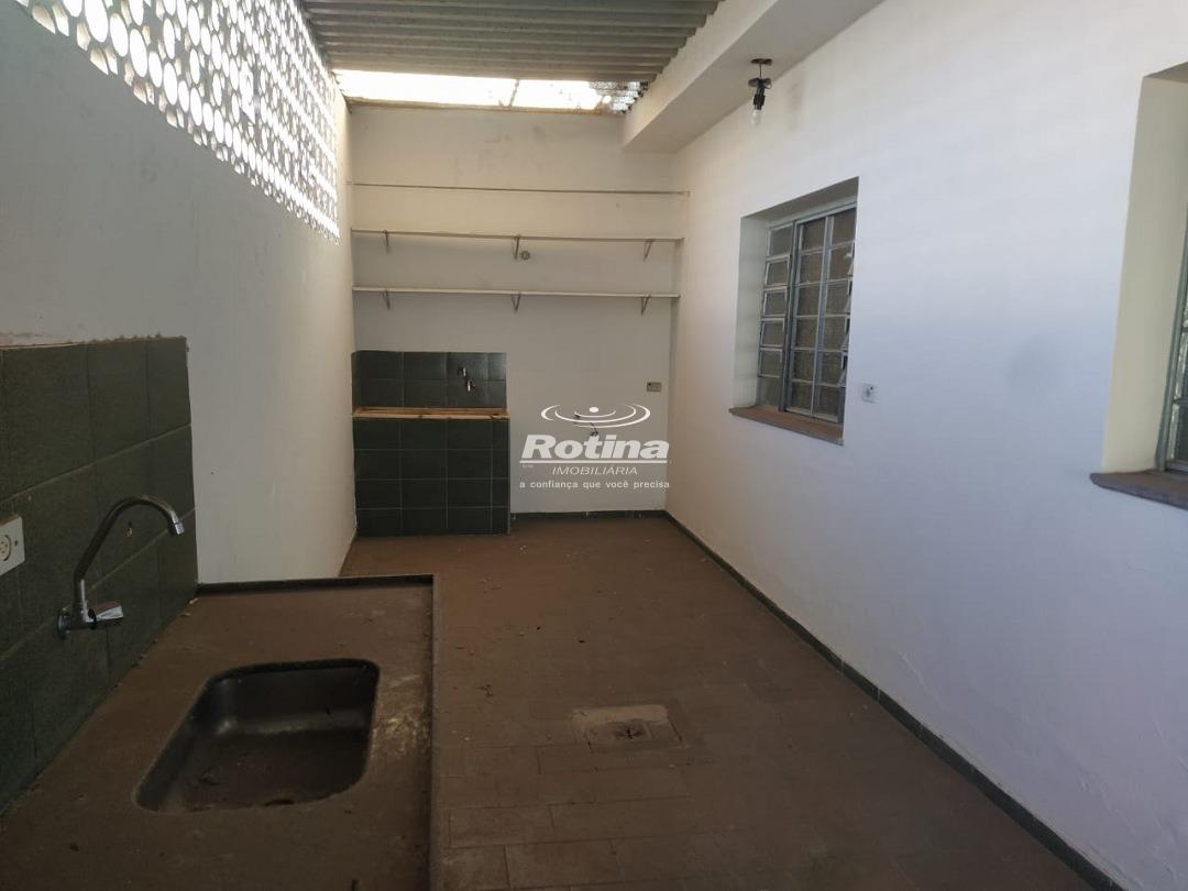 Casa para alugar, 3 quartos em Uberlândia no bairro Nossa Senhora Aparecida no valor de R$ 1.500,00 - Rotina Imobiliária: 