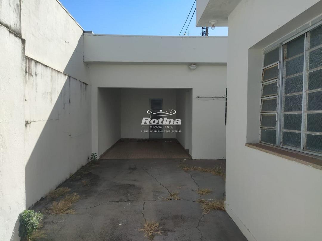 Casa para alugar, 3 quartos em Uberlândia no bairro Nossa Senhora Aparecida no valor de R$ 1.500,00 - Rotina Imobiliária: 