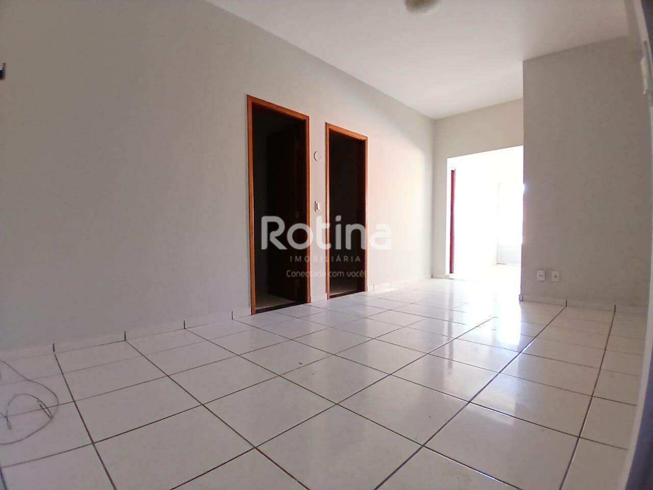 Casa para alugar, 3 quartos em Uberlândia no bairro São Jorge no valor de R$ 2.100,00 - Rotina Imobiliária: 