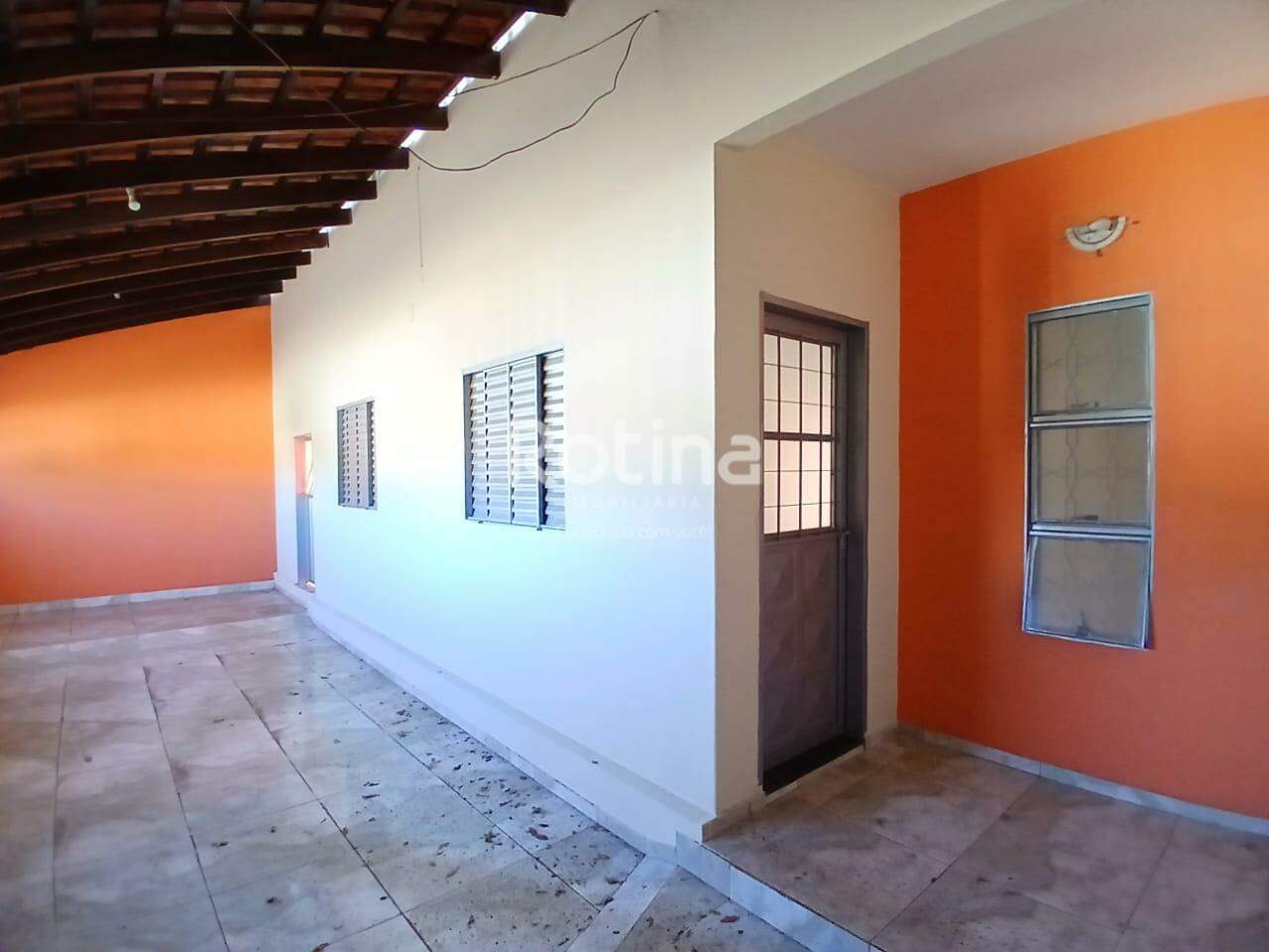 Casa para alugar, 3 quartos em Uberlândia no bairro São Jorge no valor de R$ 2.100,00 - Rotina Imobiliária: 