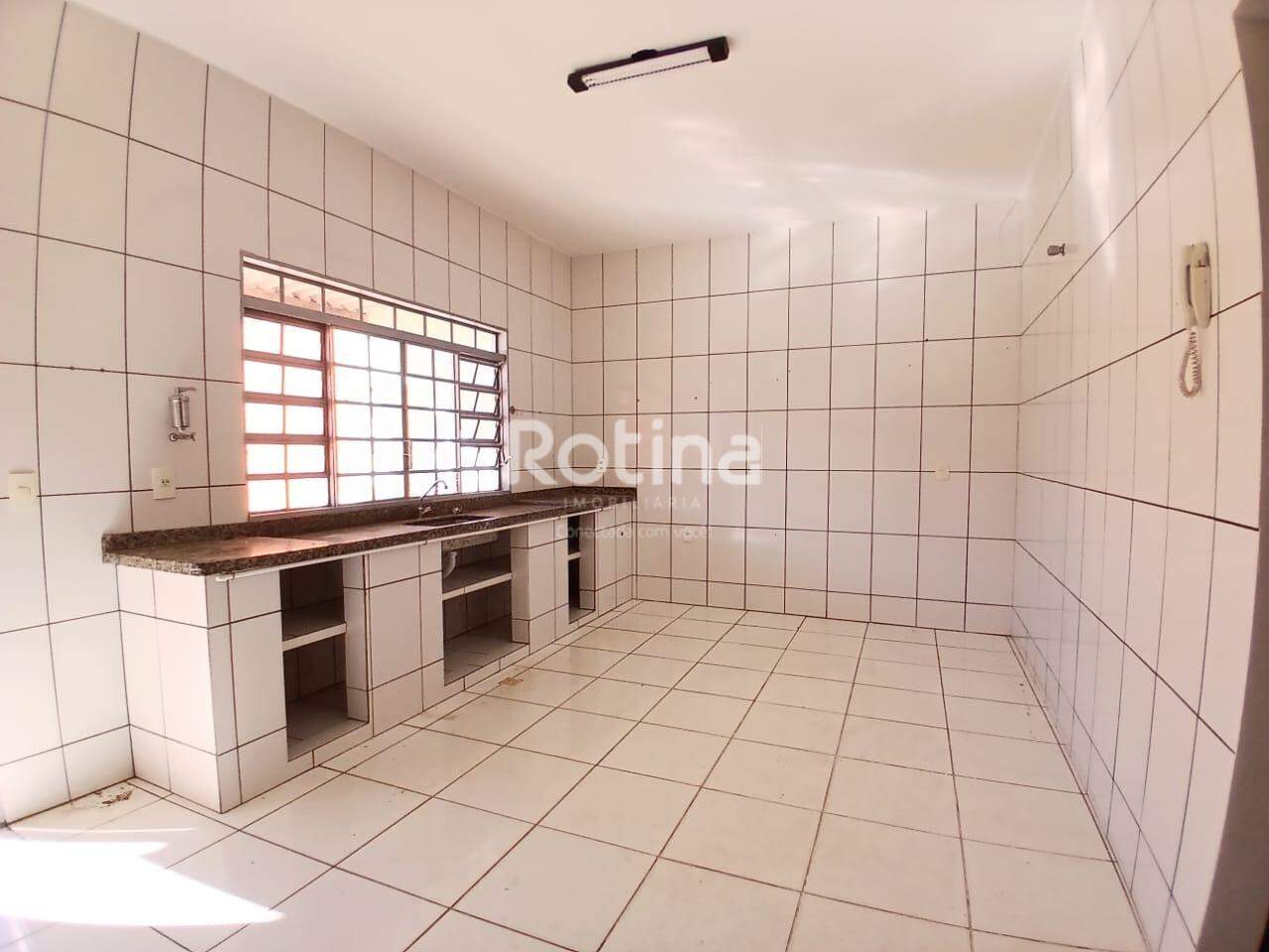 Casa para alugar, 3 quartos em Uberlândia no bairro São Jorge no valor de R$ 2.100,00 - Rotina Imobiliária: 