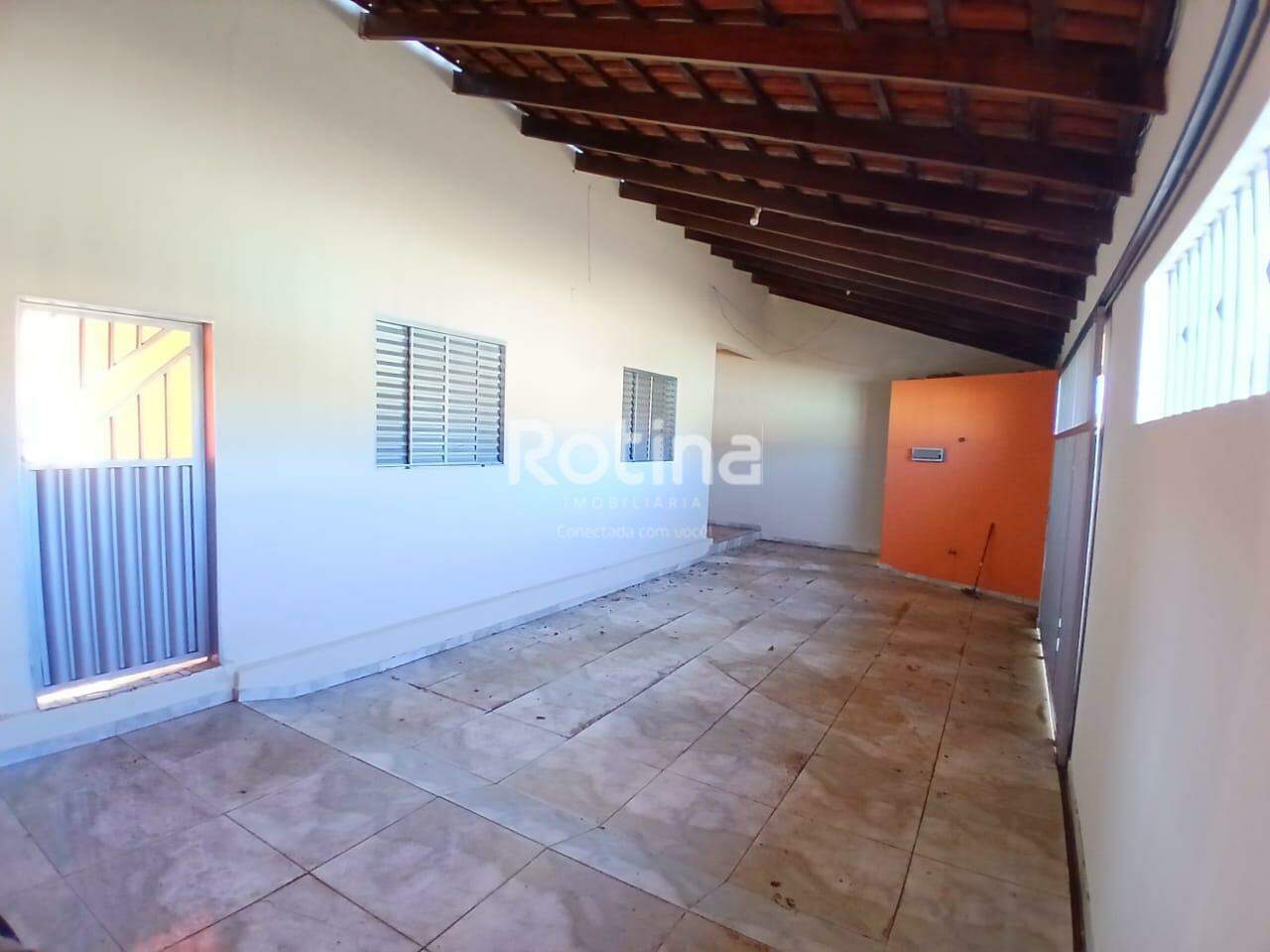 Casa para alugar, 3 quartos em Uberlândia no bairro São Jorge no valor de R$ 2.100,00 - Rotina Imobiliária: 