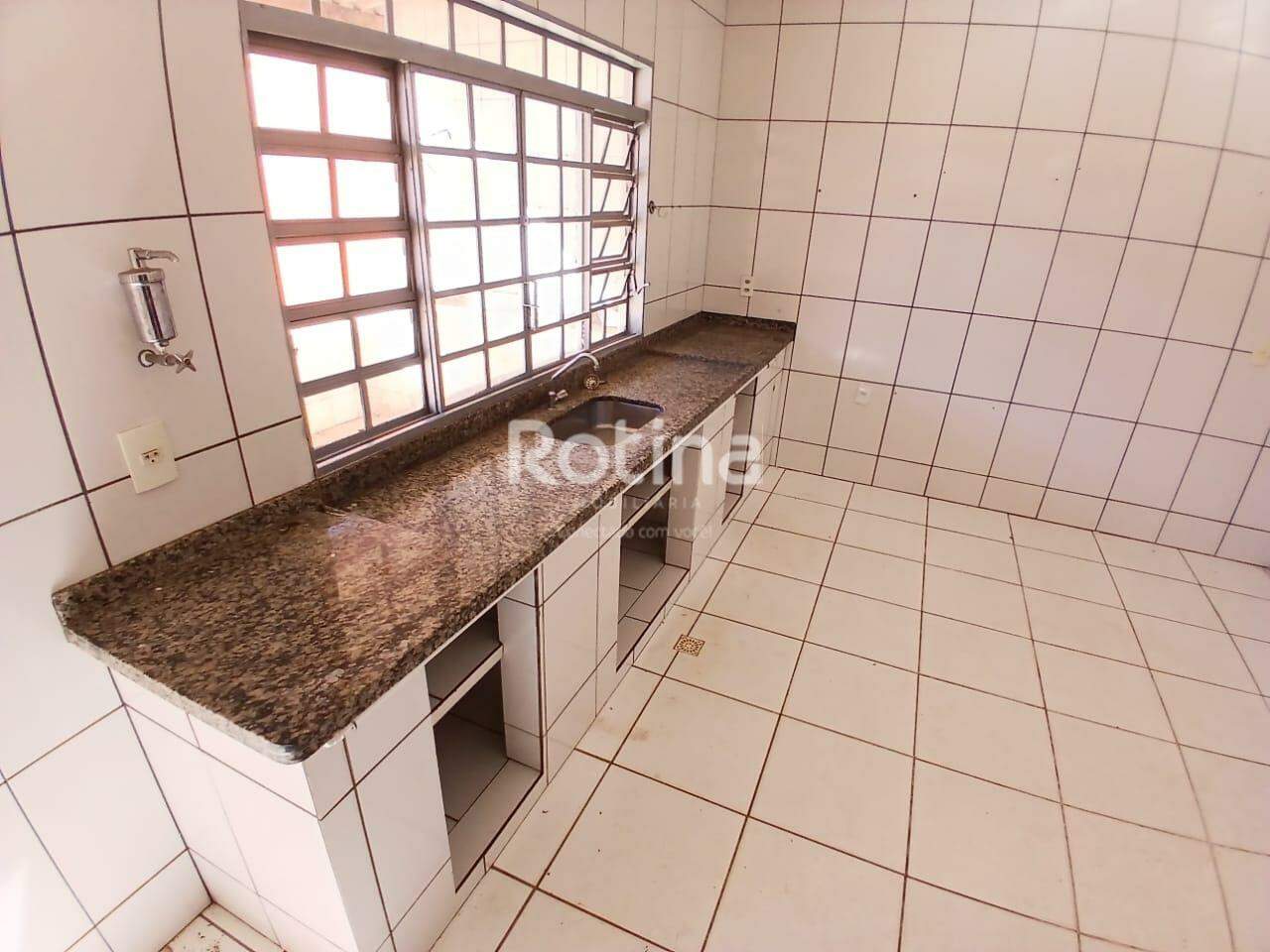 Casa para alugar, 3 quartos em Uberlândia no bairro São Jorge no valor de R$ 2.100,00 - Rotina Imobiliária: 