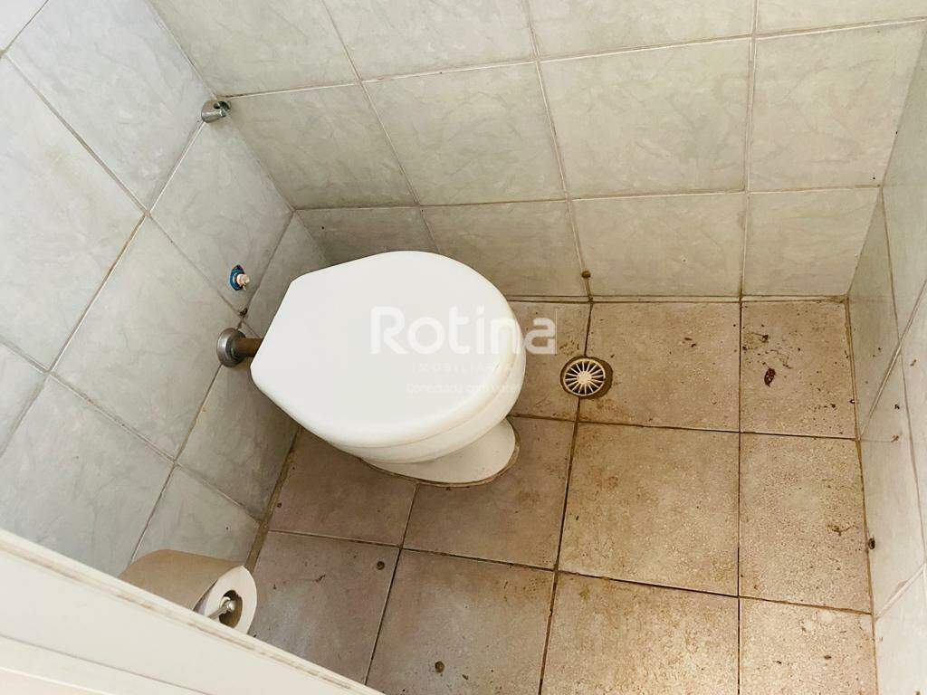 Sala para alugar, em Uberlândia no bairro Brasil no valor de R$ 550,00 - Rotina Imobiliária: 