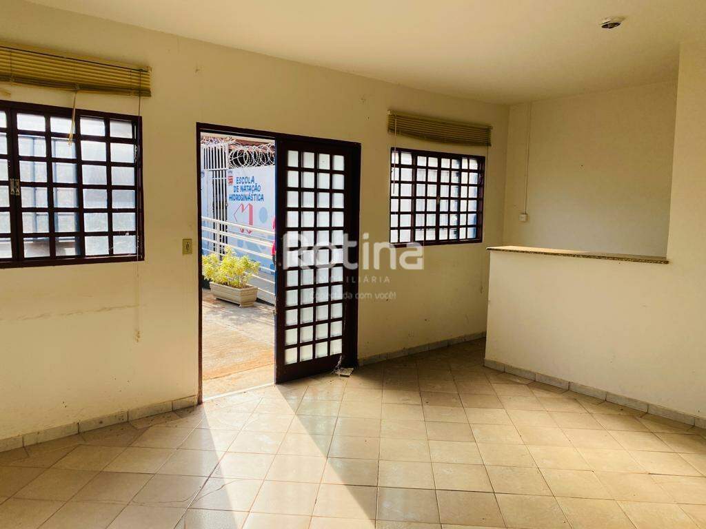 Sala para alugar, em Uberlândia no bairro Brasil no valor de R$ 550,00 - Rotina Imobiliária: 