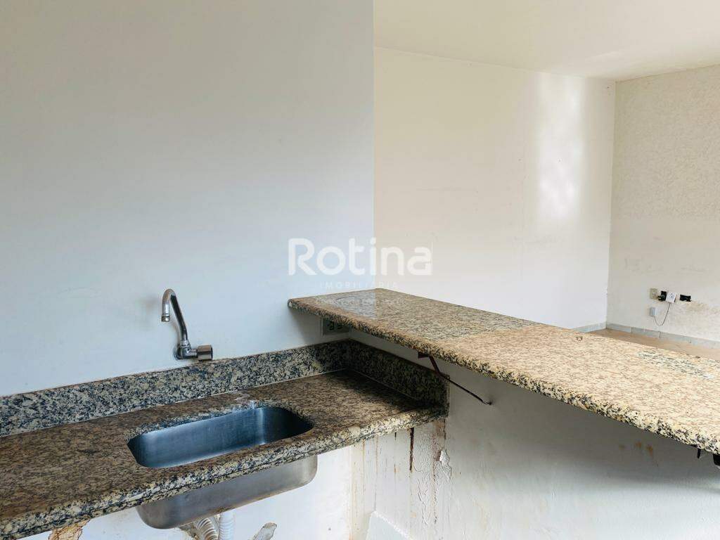 Sala para alugar, em Uberlândia no bairro Brasil no valor de R$ 550,00 - Rotina Imobiliária: 