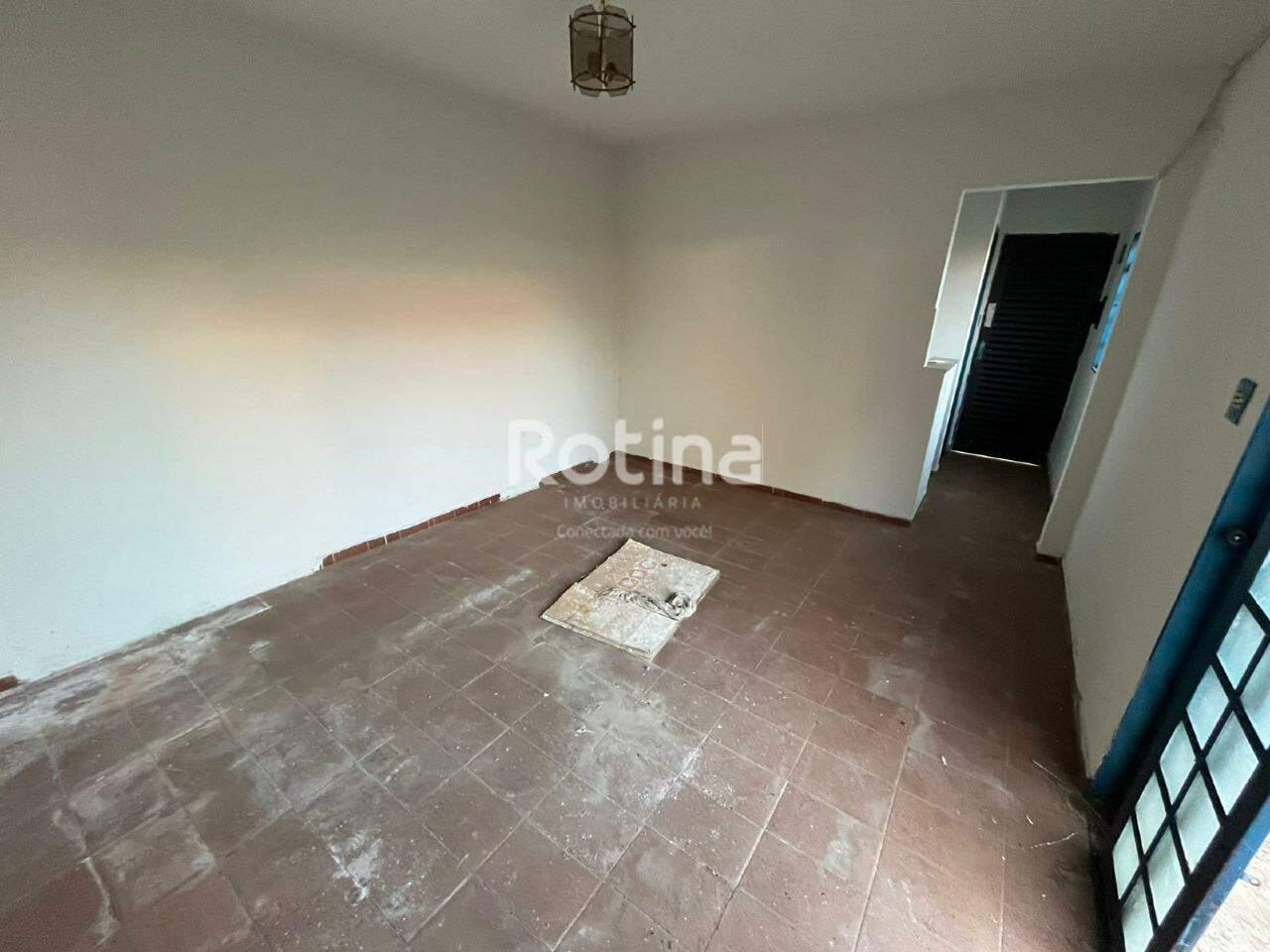 Sala para alugar, em Uberlândia no bairro Brasil no valor de R$ 550,00 - Rotina Imobiliária: 