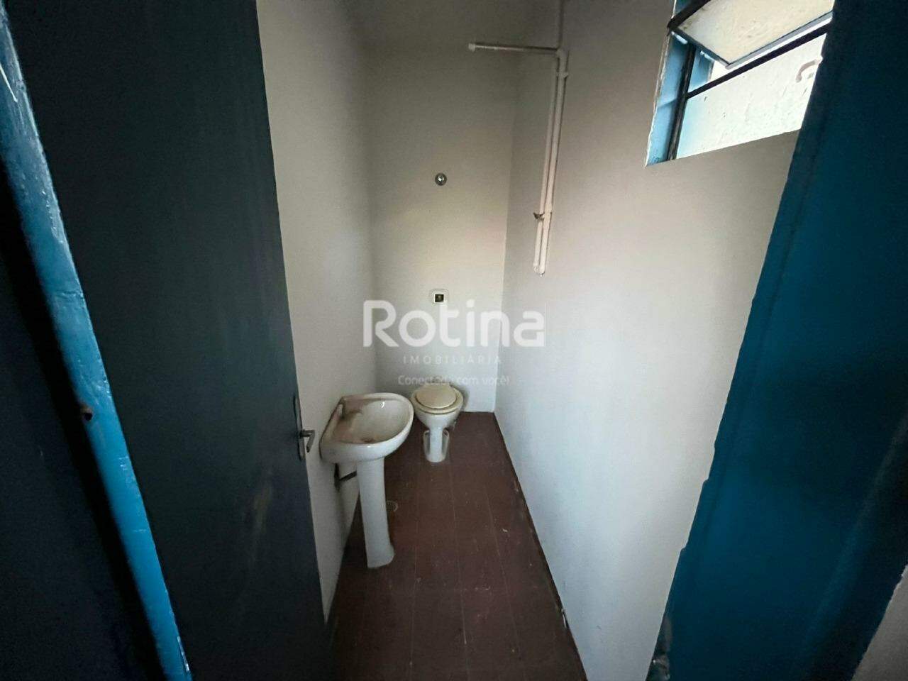 Sala para alugar, em Uberlândia no bairro Brasil no valor de R$ 550,00 - Rotina Imobiliária: 