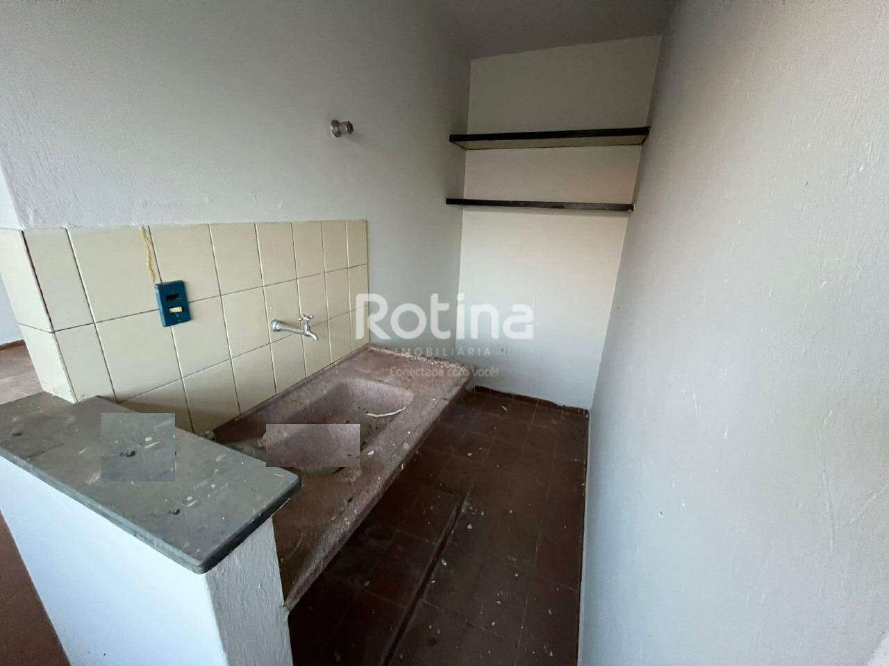 Sala para alugar, em Uberlândia no bairro Brasil no valor de R$ 550,00 - Rotina Imobiliária: 
