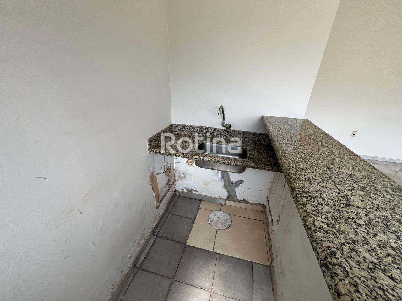 Sala para alugar, em Uberlândia no bairro Brasil no valor de R$ 500,00 - Rotina Imobiliária: 