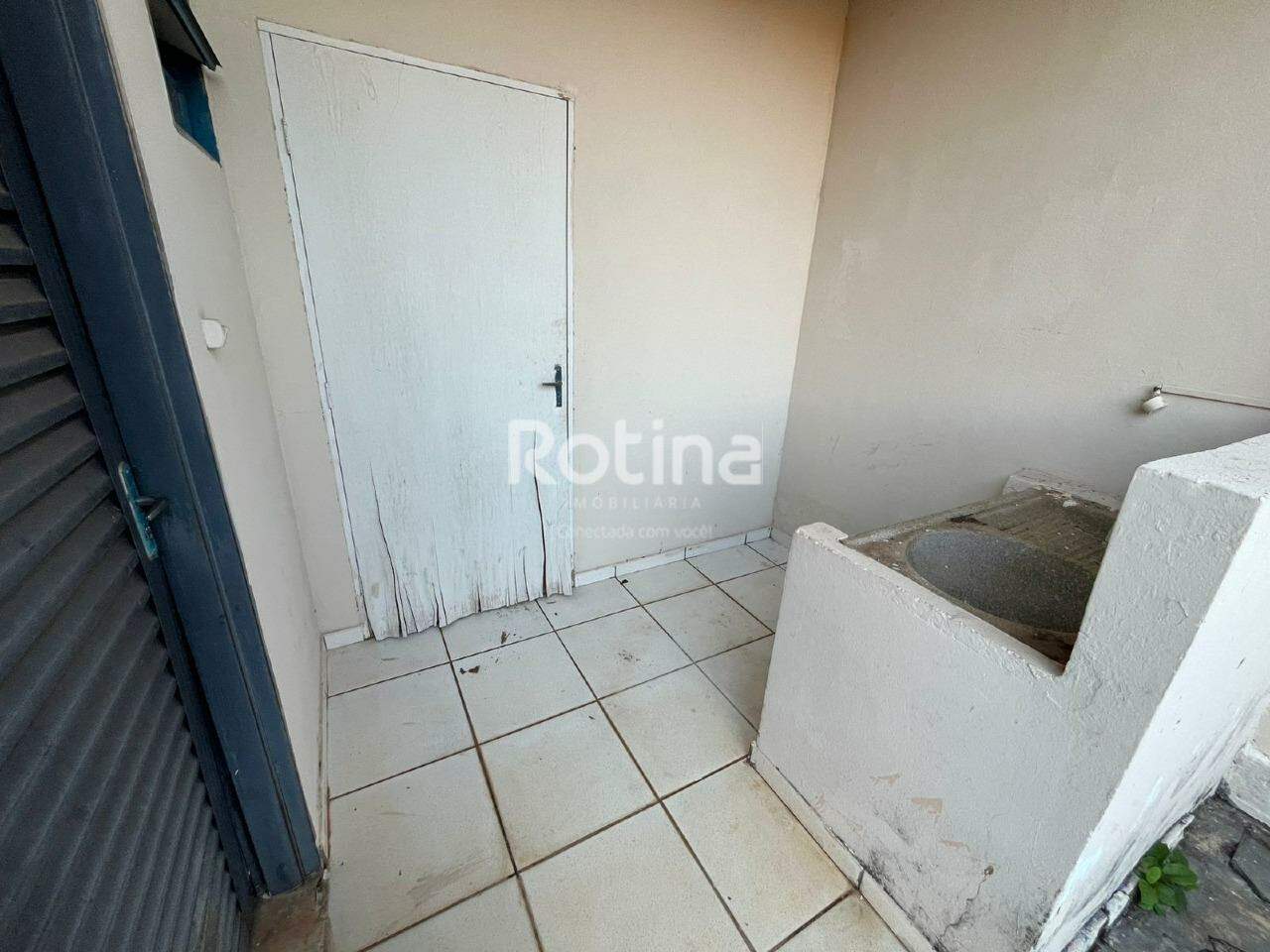 Sala para alugar, em Uberlândia no bairro Brasil no valor de R$ 550,00 - Rotina Imobiliária: 