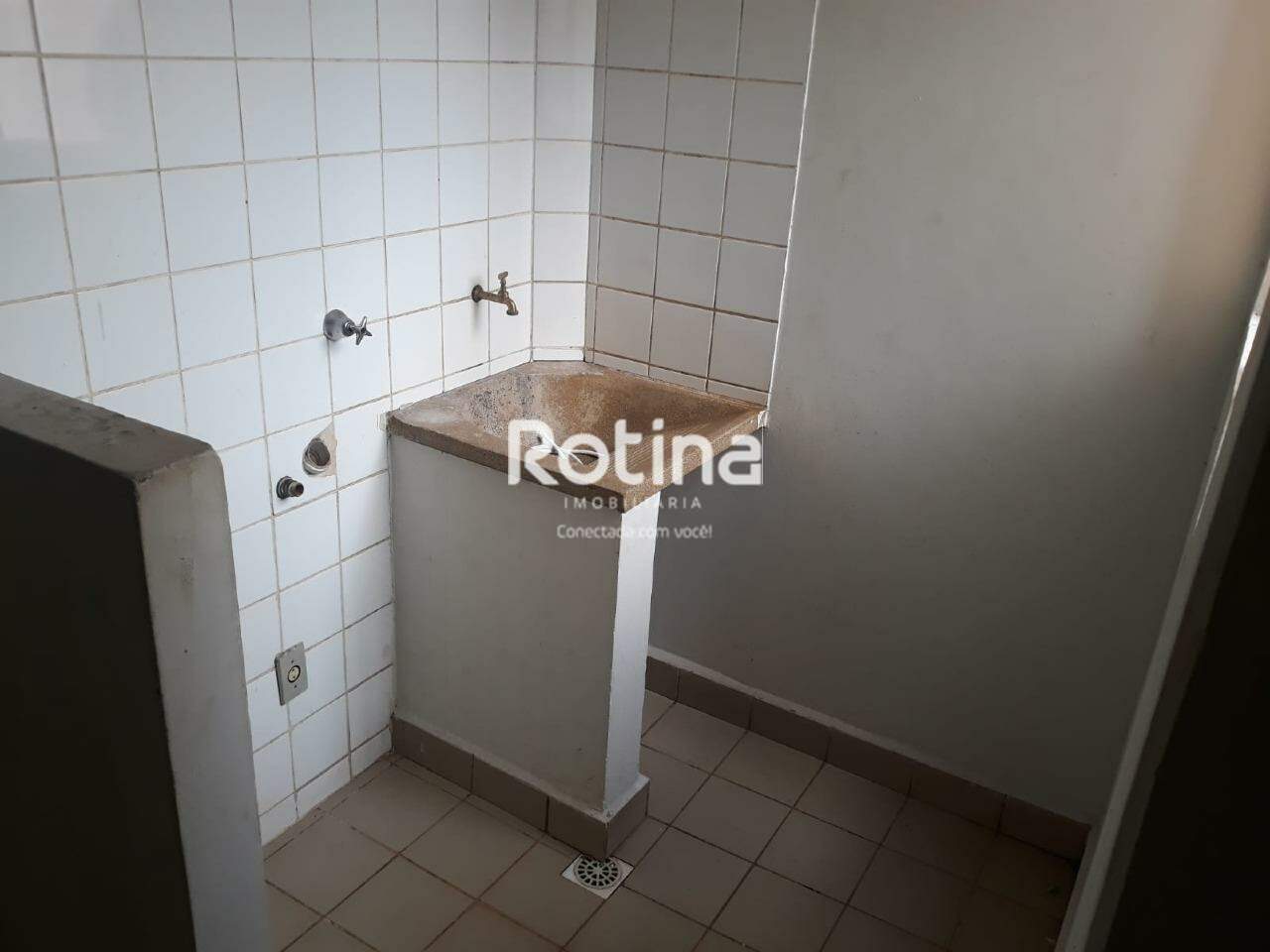Apartamento para alugar, 2 quartos em Uberlândia no bairro Umuarama no valor de R$ 1.300,00 - Rotina Imobiliária: 