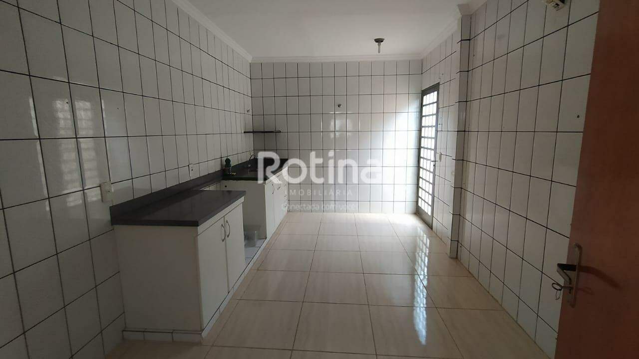 Casa para alugar, 8 quartos em Uberlândia no bairro Umuarama no valor de R$ 4.000,00 - Rotina Imobiliária: 