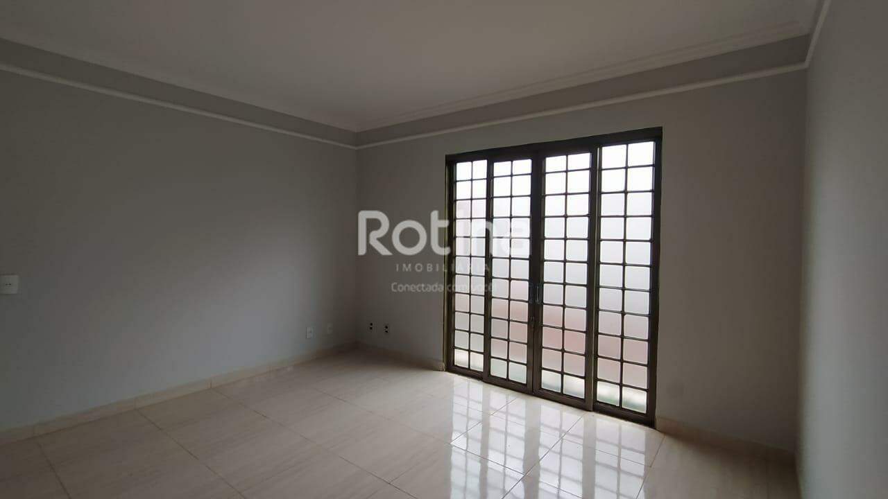 Casa para alugar, 8 quartos em Uberlândia no bairro Umuarama no valor de R$ 4.000,00 - Rotina Imobiliária: 