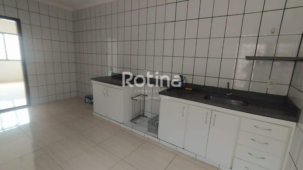Casa para alugar, 8 quartos em Uberlândia no bairro Umuarama no valor de R$ 4.000,00 - Rotina Imobiliária: 