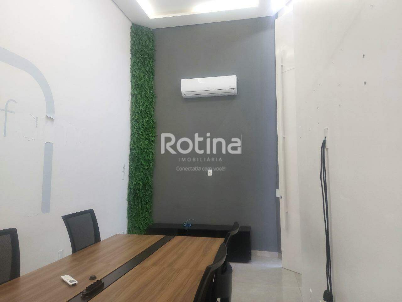 Casa Comercial para alugar, em Uberlândia no bairro Segismundo Pereira no valor de R$ 3.900,00 - Rotina Imobiliária: 