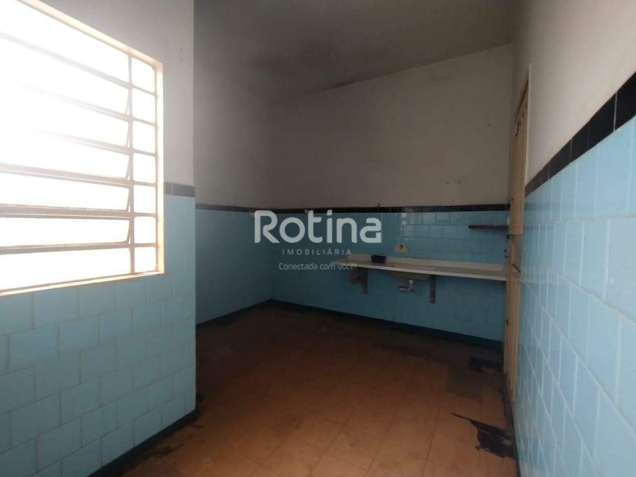 Casa para alugar, 3 quartos em Uberlândia no bairro Osvaldo Rezende no valor de R$ 1.400,00 - Rotina Imobiliária: 