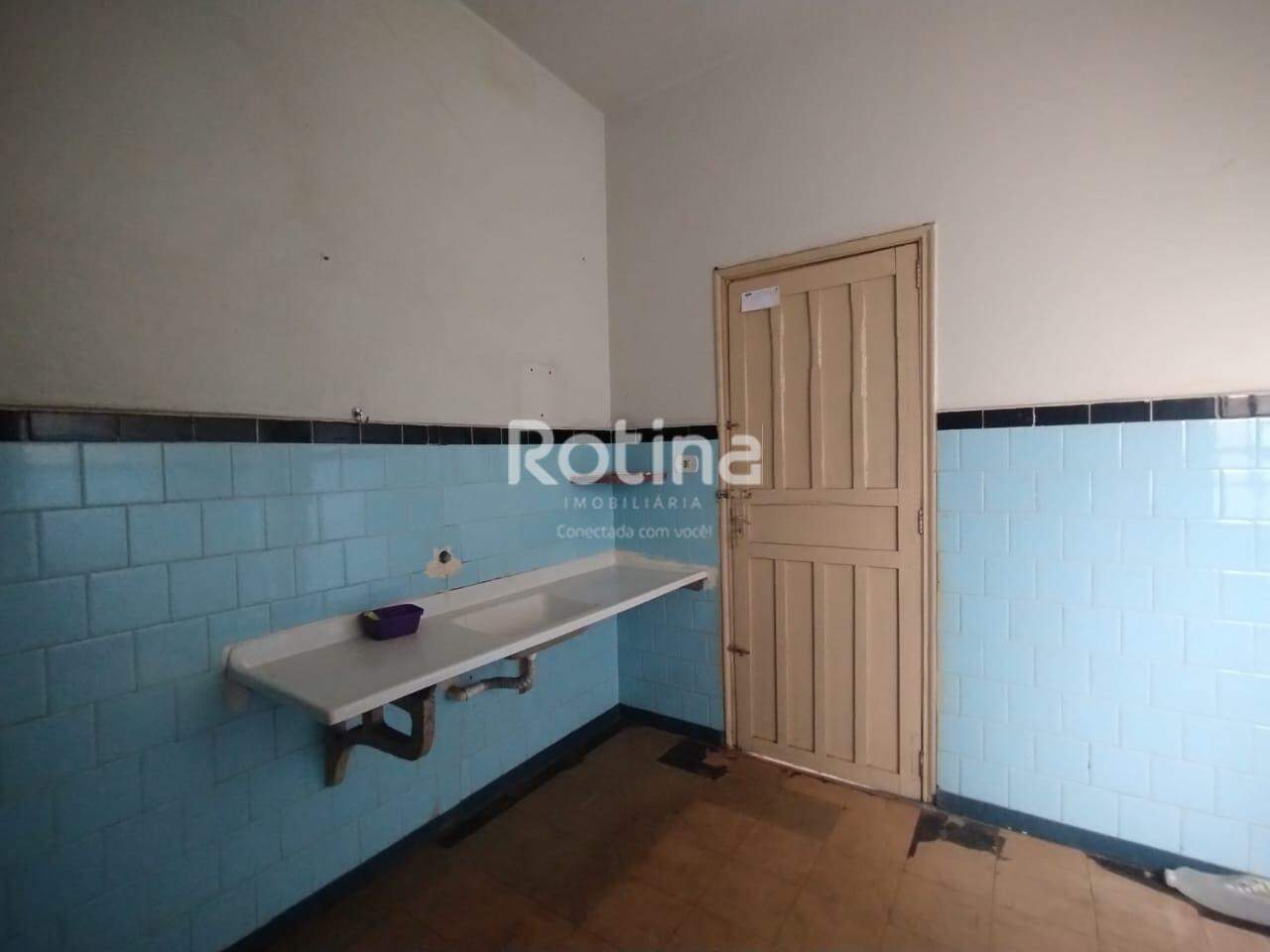 Casa para alugar, 3 quartos em Uberlândia no bairro Osvaldo Rezende no valor de R$ 1.400,00 - Rotina Imobiliária: 