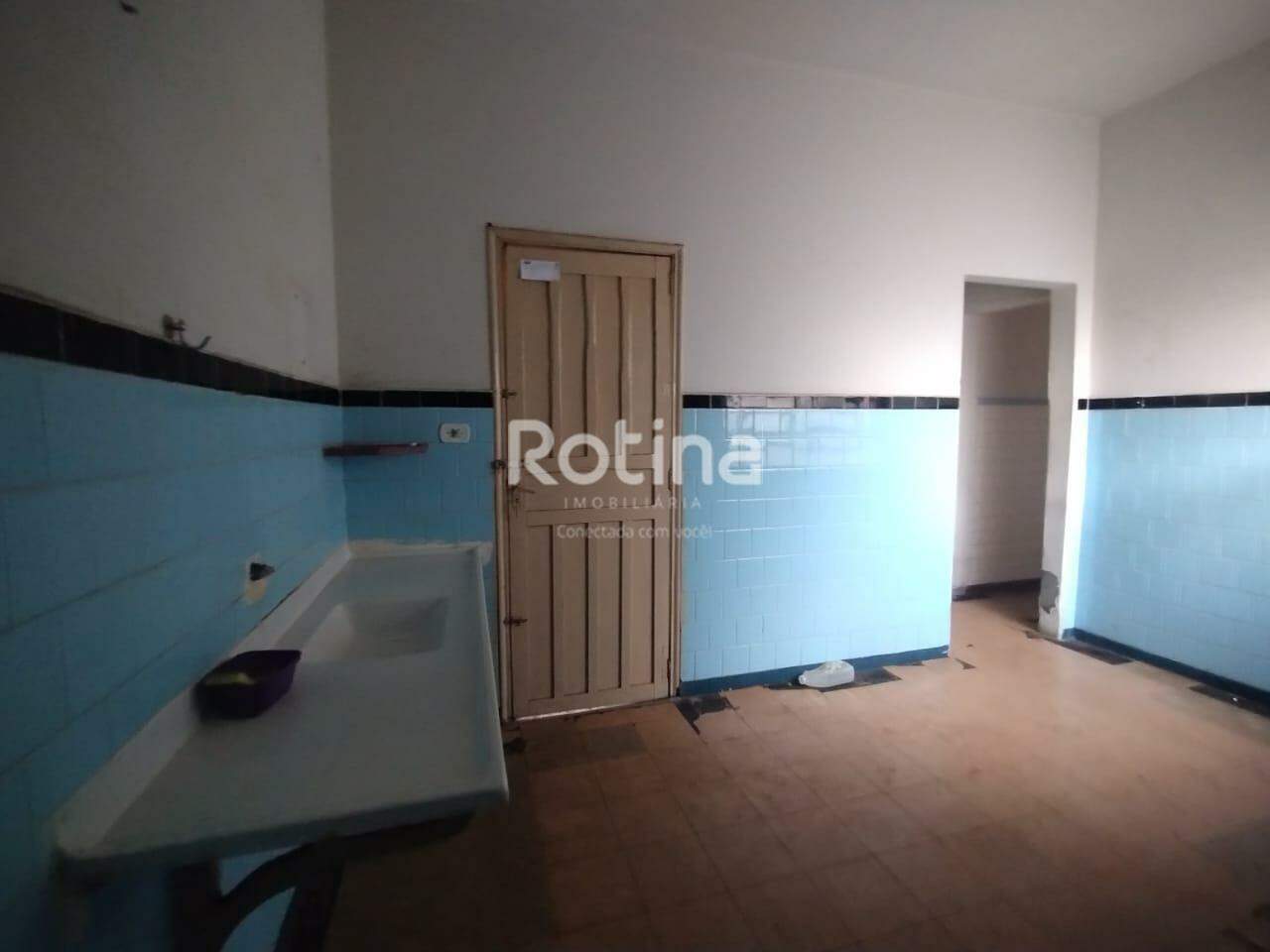 Casa para alugar, 3 quartos em Uberlândia no bairro Osvaldo Rezende no valor de R$ 1.400,00 - Rotina Imobiliária: 