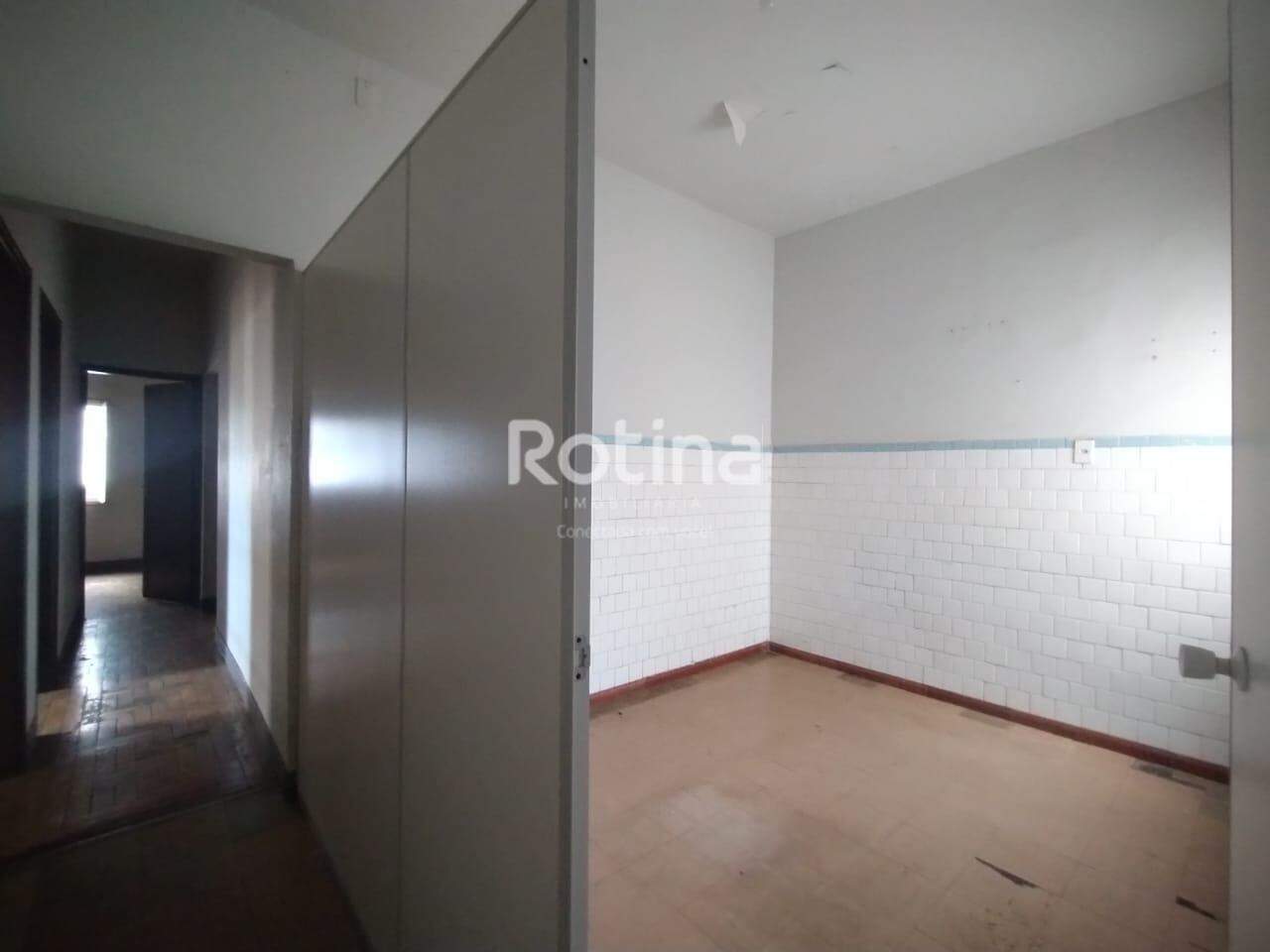 Casa para alugar, 3 quartos em Uberlândia no bairro Osvaldo Rezende no valor de R$ 1.400,00 - Rotina Imobiliária: 