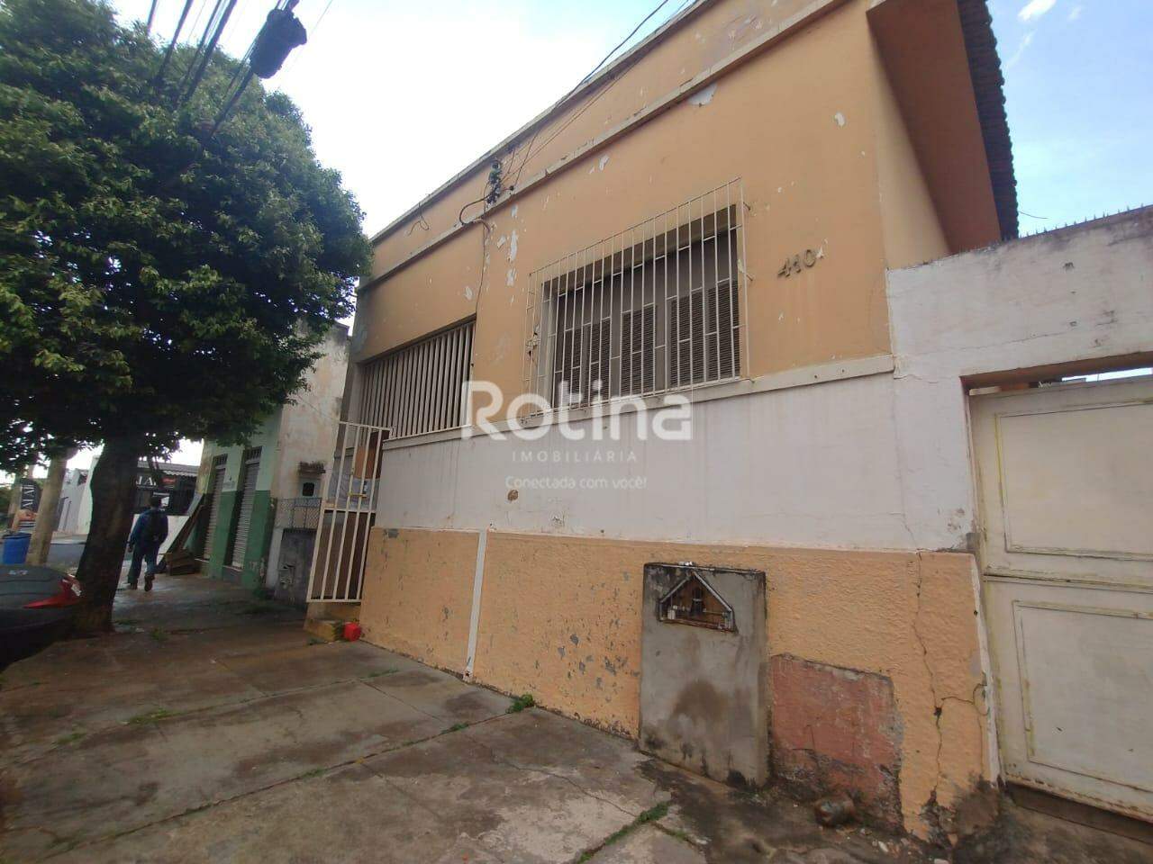 Casa para alugar, 3 quartos em Uberlândia no bairro Osvaldo Rezende no valor de R$ 1.400,00 - Rotina Imobiliária: 