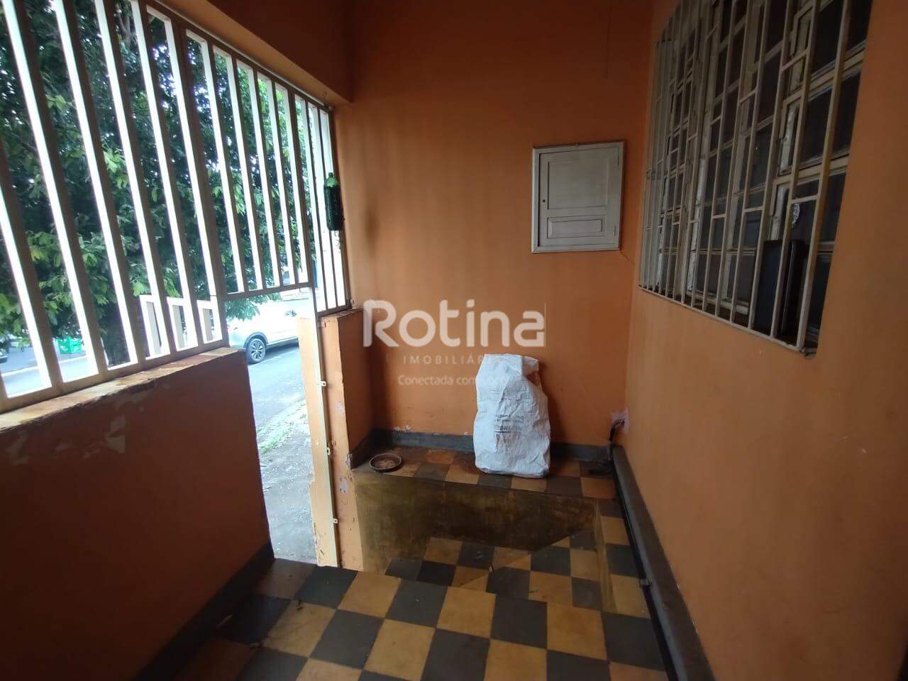 Casa para alugar, 3 quartos em Uberlândia no bairro Osvaldo Rezende no valor de R$ 1.400,00 - Rotina Imobiliária: 
