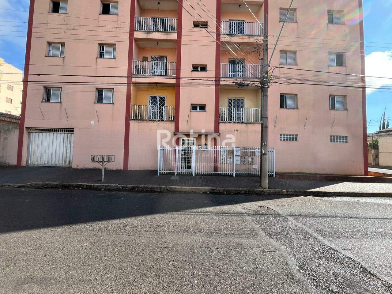 Apartamento para alugar, 3 quartos em Uberlândia no bairro Brasil no valor de R$ 1.750,00 - Rotina Imobiliária: 