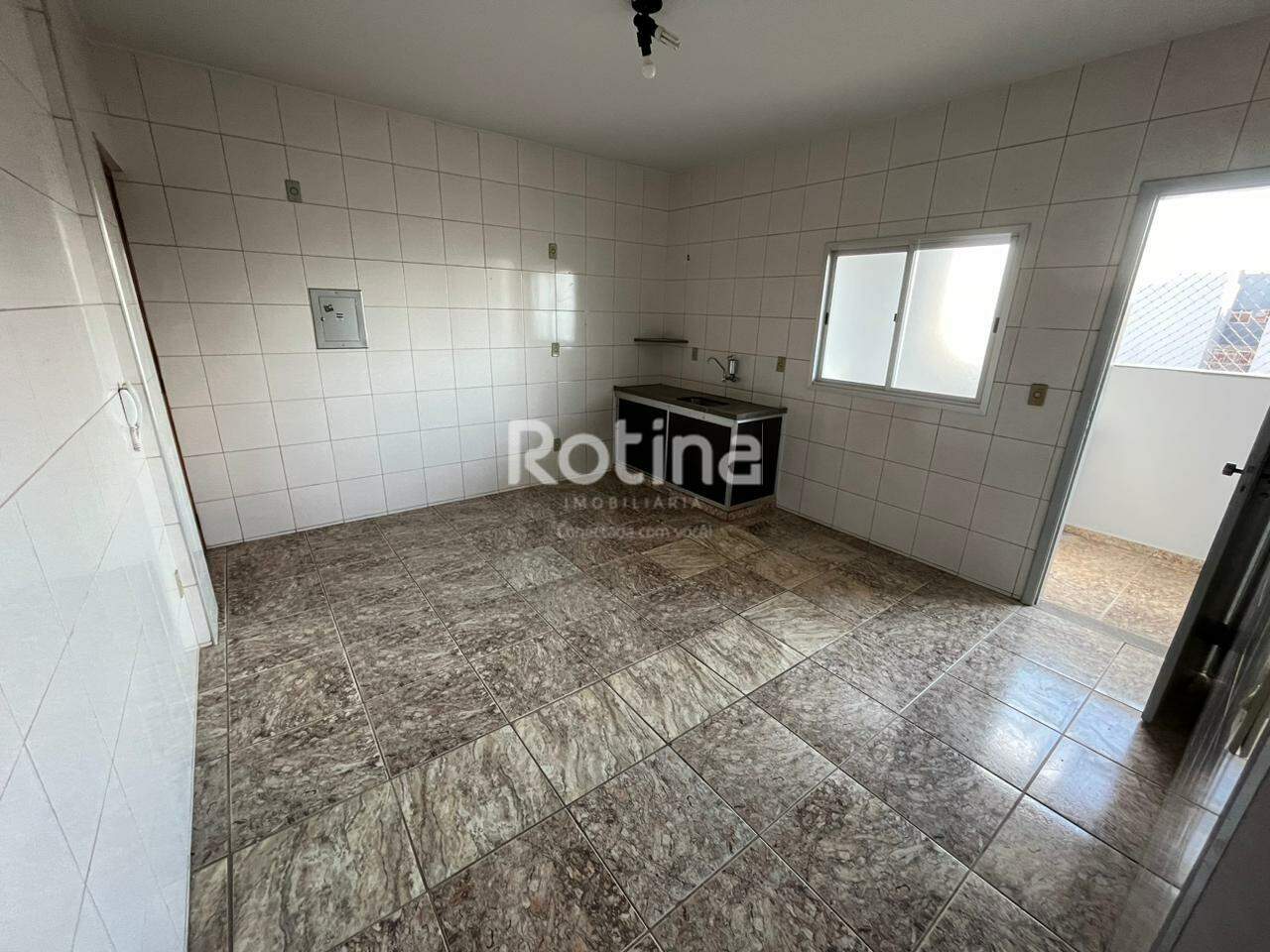 Apartamento para alugar, 3 quartos em Uberlândia no bairro Brasil no valor de R$ 1.750,00 - Rotina Imobiliária: 