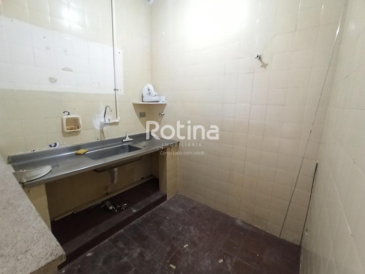 Sala para alugar, em Uberlândia no bairro Martins no valor de R$ 1.400,00 - Rotina Imobiliária: 