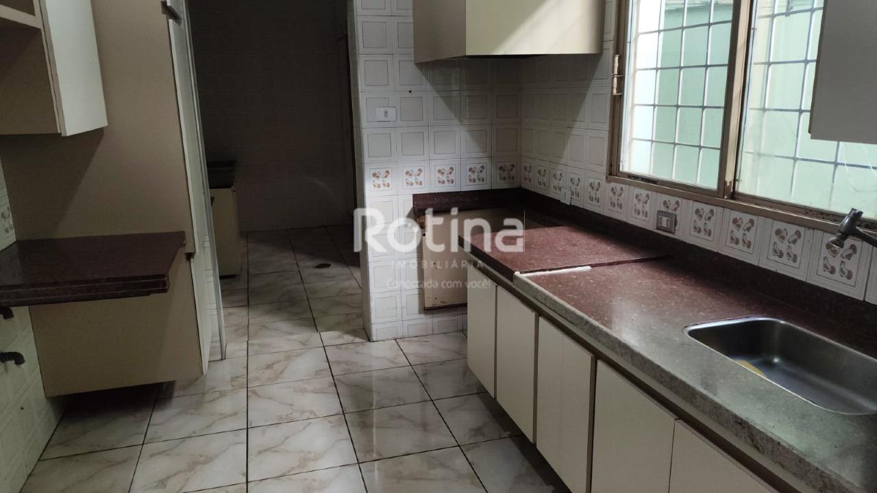 Casa para alugar, 5 quartos em Uberlândia no bairro Nossa Senhora Aparecida no valor de R$ 5.000,00 - Rotina Imobiliária: 