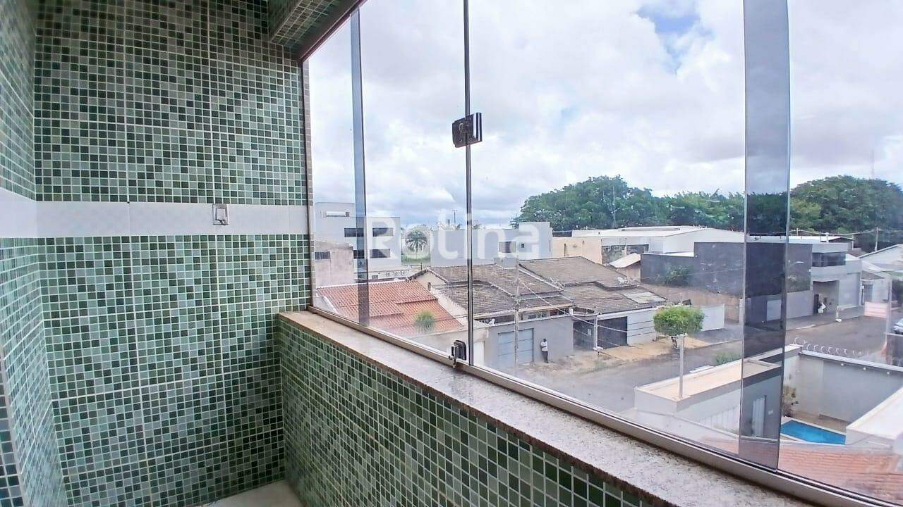 Apartamento para alugar, 3 quartos em Uberlândia no bairro Alto Umuarama no valor de R$ 1.800,00 - Rotina Imobiliária: 