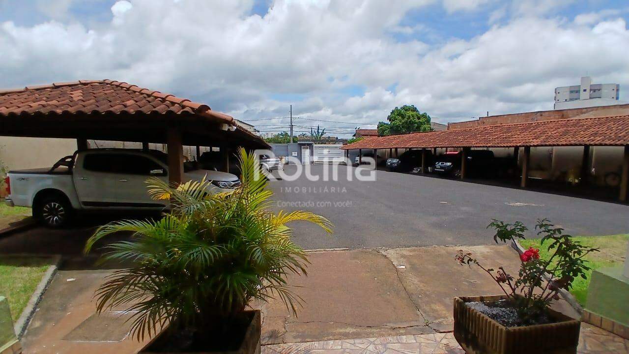 Apartamento para alugar, 3 quartos em Uberlândia no bairro Alto Umuarama no valor de R$ 1.800,00 - Rotina Imobiliária: 