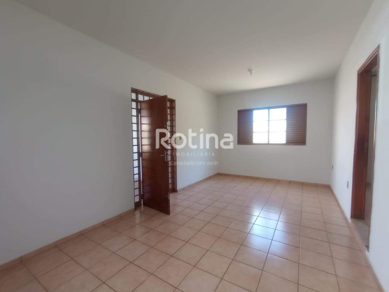 Casa para alugar, 3 quartos em Uberlândia no bairro Nossa Senhora Aparecida no valor de R$ 3.000,00 - Rotina Imobiliária: 