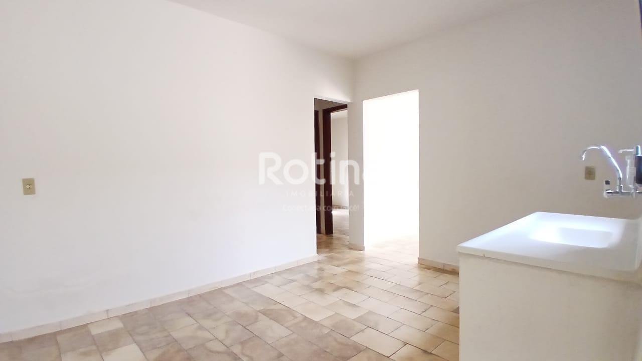 Casa para alugar, 2 quartos em Uberlândia no bairro Santa Mônica no valor de R$ 950,00 - Rotina Imobiliária: 