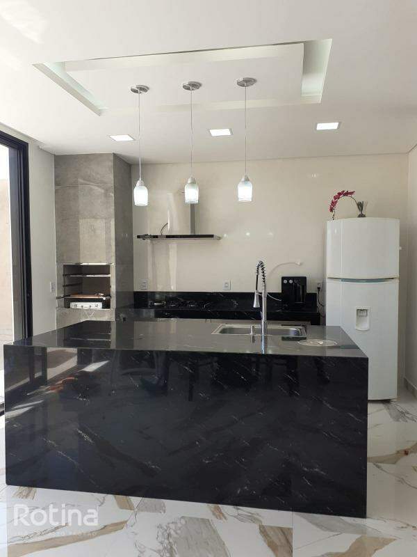 Casa à venda, 3 quartos em Uberlândia no bairro Jardim Karaíba no valor de R$ 1.230.000,00 - Rotina Imobiliária: 