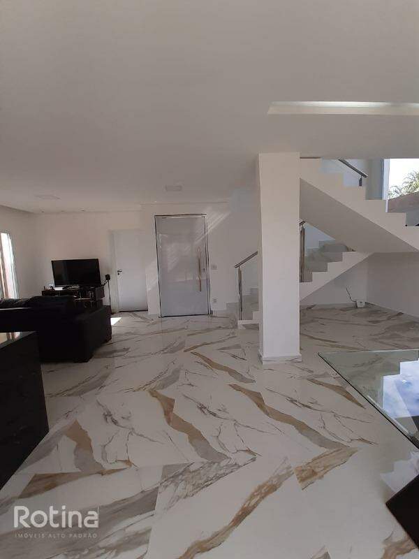 Casa à venda, 3 quartos em Uberlândia no bairro Jardim Karaíba no valor de R$ 1.230.000,00 - Rotina Imobiliária: 