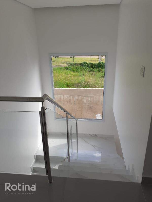 Casa à venda, 3 quartos em Uberlândia no bairro Jardim Karaíba no valor de R$ 1.230.000,00 - Rotina Imobiliária: 