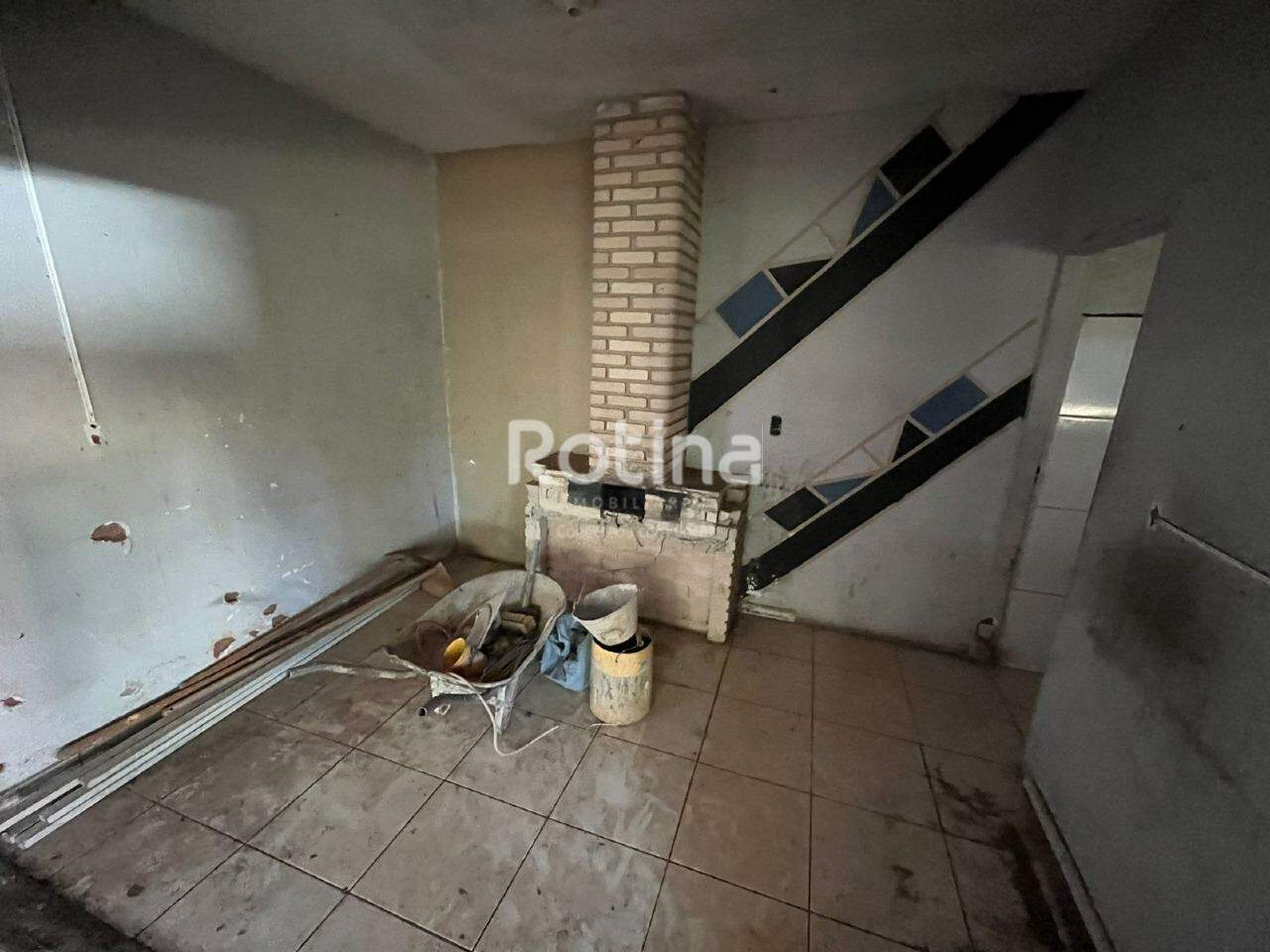 Loja para alugar, em Uberlândia no bairro Santa Mônica no valor de R$ 2.500,00 - Rotina Imobiliária: 