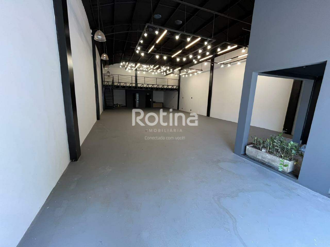 Galpão para alugar, em Uberlândia no bairro Brasil no valor de R$ 10.500,00 - Rotina Imobiliária: 
