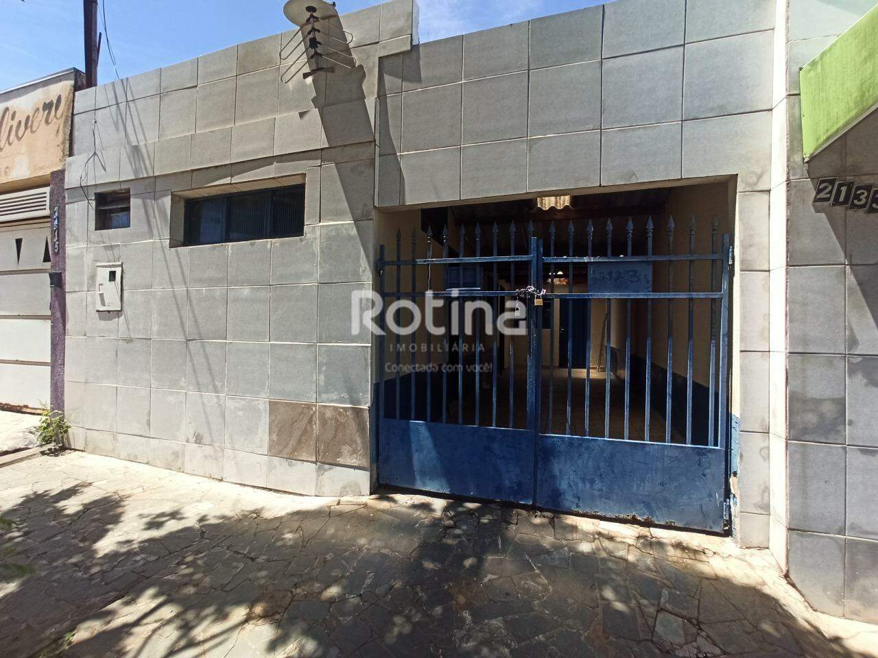 Casa para alugar, 3 quartos em Uberlândia no bairro Martins no valor de R$ 1.000,00 - Rotina Imobiliária: 