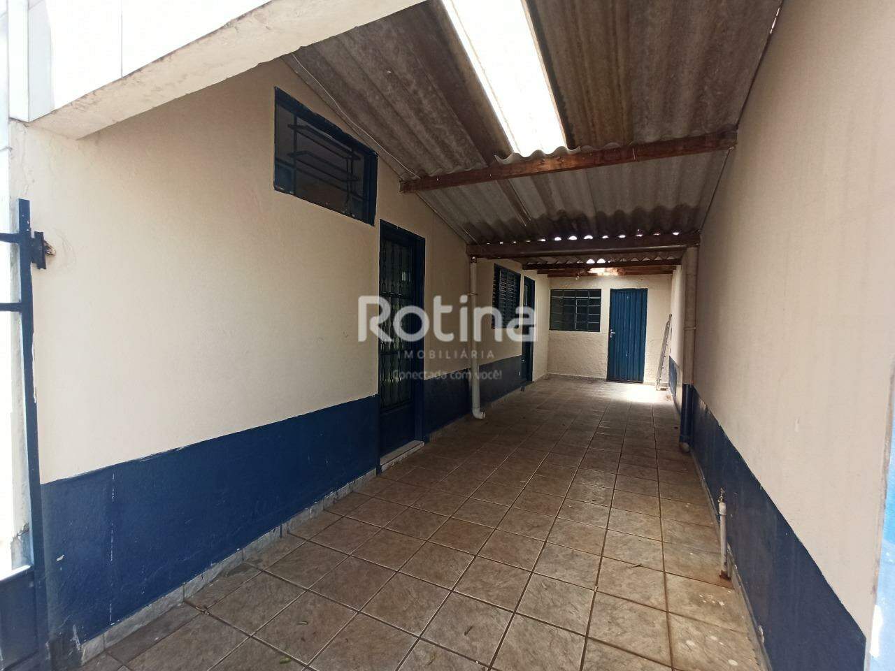 Casa para alugar, 3 quartos em Uberlândia no bairro Martins no valor de R$ 1.000,00 - Rotina Imobiliária: 
