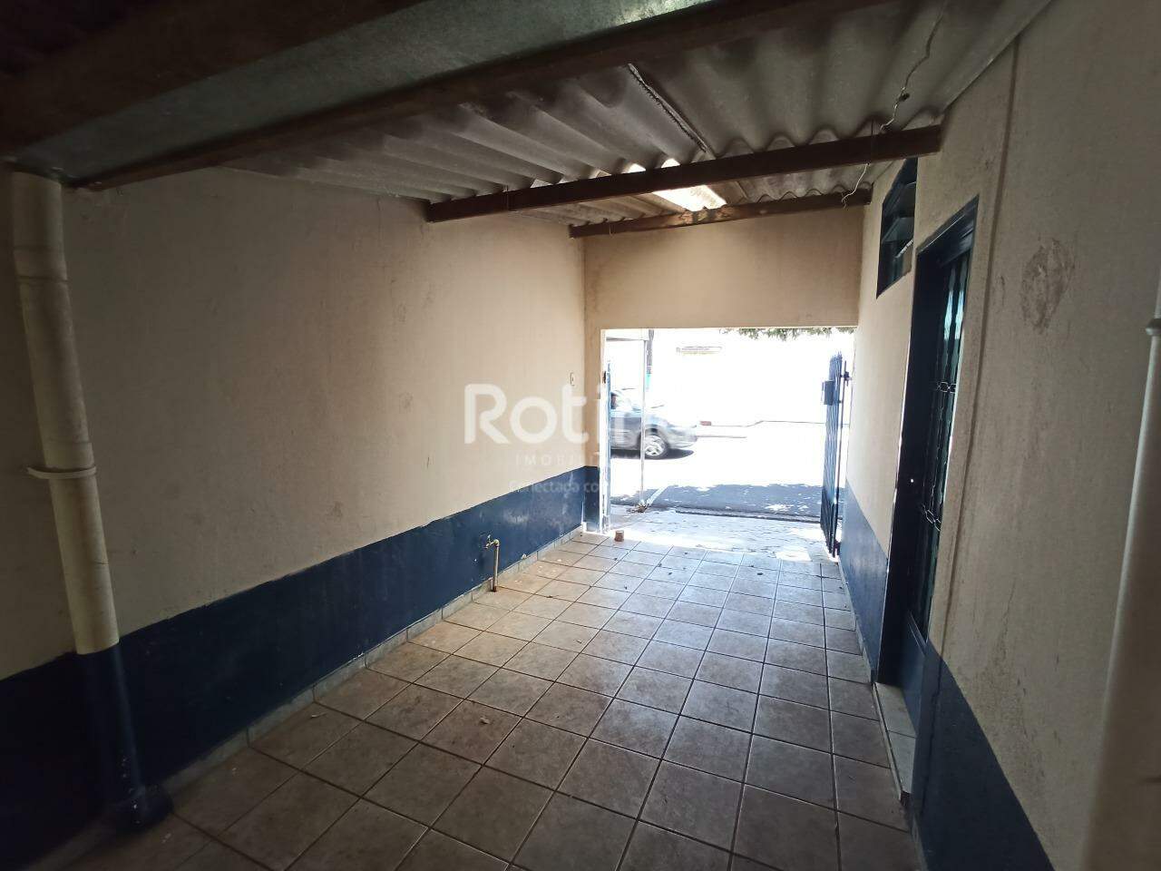 Casa para alugar, 3 quartos em Uberlândia no bairro Martins no valor de R$ 1.000,00 - Rotina Imobiliária: 