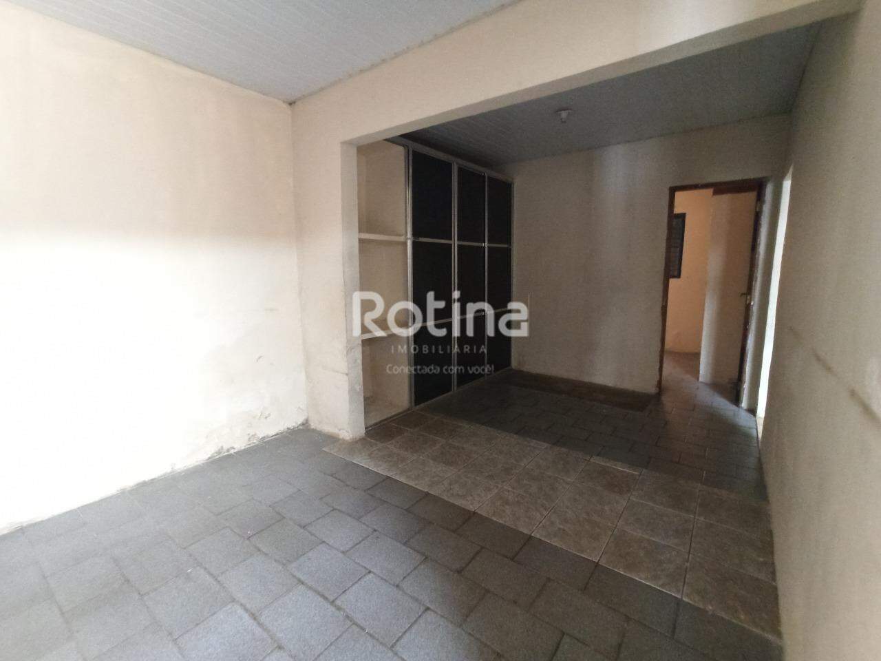 Casa para alugar, 3 quartos em Uberlândia no bairro Martins no valor de R$ 1.000,00 - Rotina Imobiliária: 