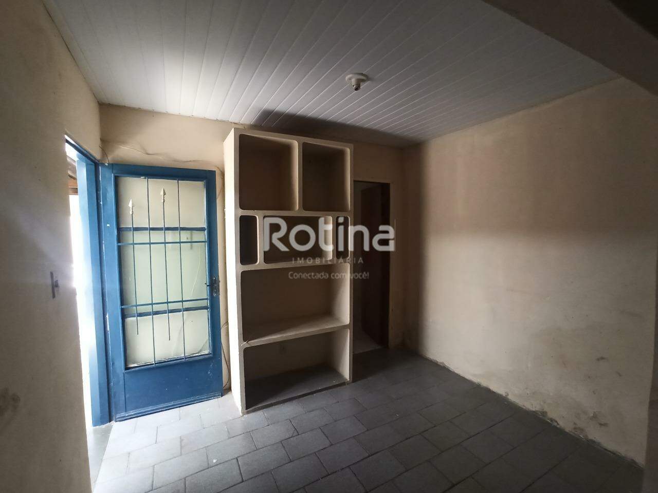 Casa para alugar, 3 quartos em Uberlândia no bairro Martins no valor de R$ 1.000,00 - Rotina Imobiliária: 